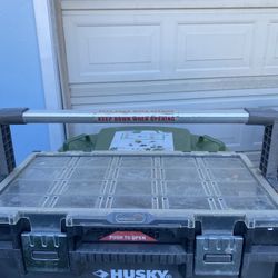 Caja Para Poner Tornillos HUSKY