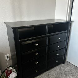 Dresser And Bedframe Set (NOT Mattress/pillows)