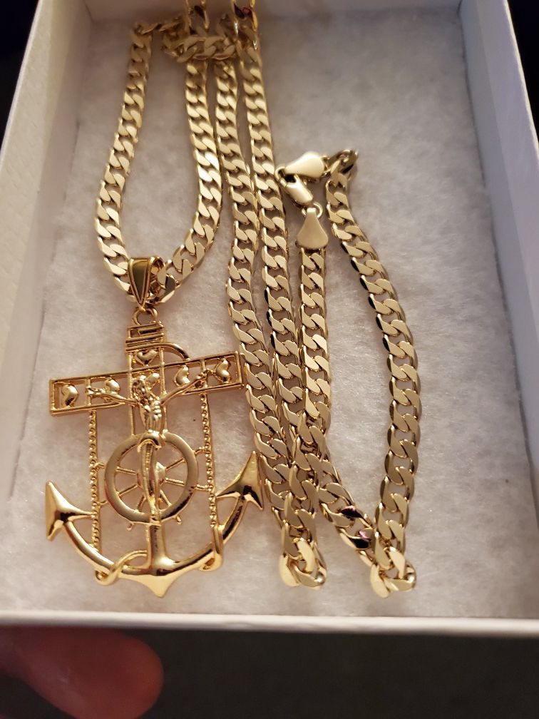 24 inch Gold plated cuban link chain and Jesus pendant