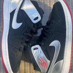 Jordan 1 Mid