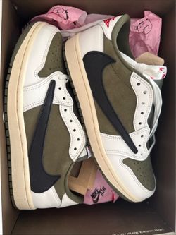 Travis Scott medium Olive new