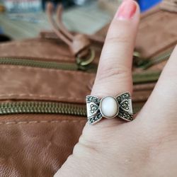 Oval Mother of Pearl & Bow Marcasite Ring