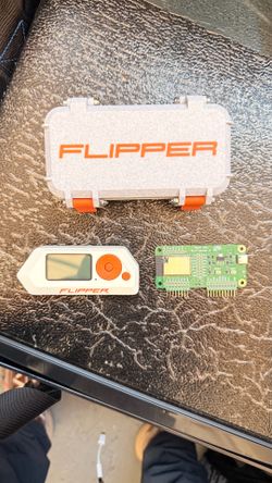 Flipper Zero + WiFi Dev Board + Hard Case – Excellent Condition