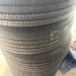 5-Bridgestone 255 70 R18 A/T 