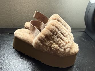 Ugg Slippers Size 6