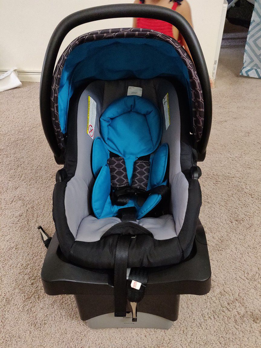 Urbini infant car seat with base