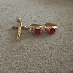 Dos Anillos Y Un Dije De Cruz