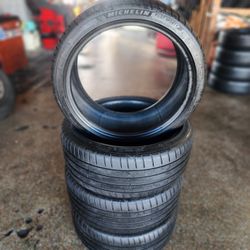 215/40/18 X4 Used GOOD CONDITION Michelin