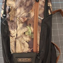 Ogio Erzberg 70 Camouflage Mossy Oak Country Hydration Backpack 2 L 70 Oz 