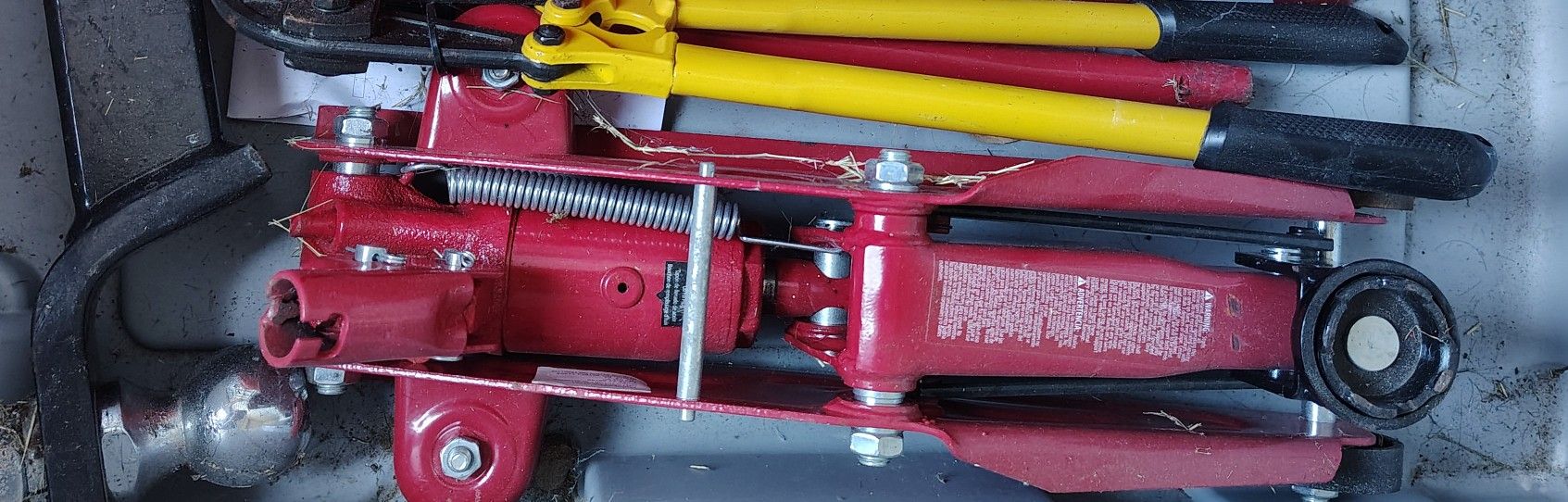 car jack/hitch/wire cutters