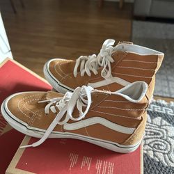 Women’s vans 6.5!! Rarely worn