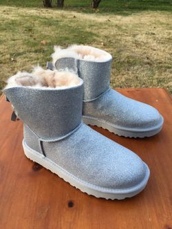 New Uggs Bailey Bow II silver Boots 9
