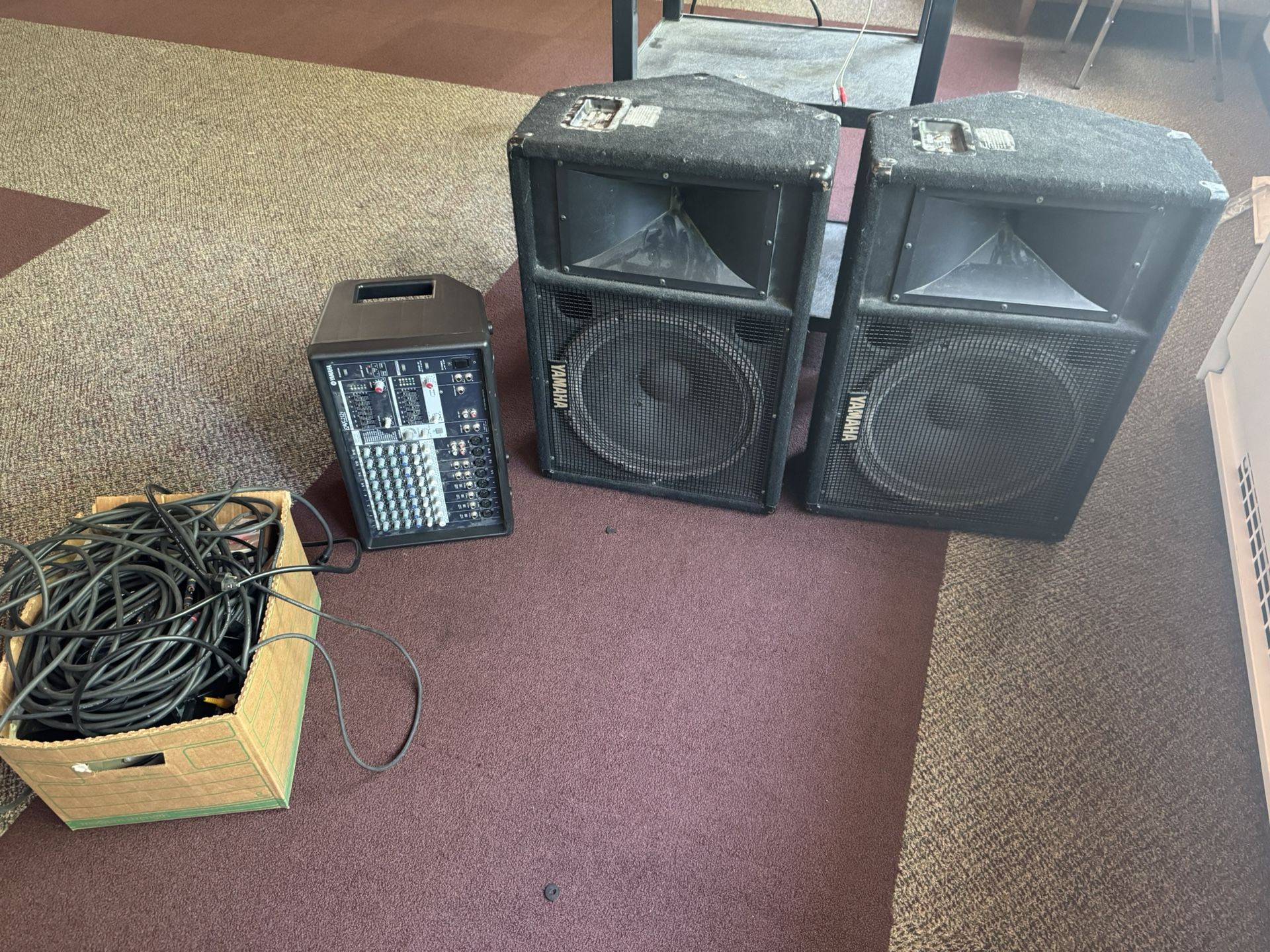 Yamaha Speakers And Mixer - EMX212s