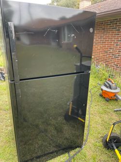 GE Black Top-Freezer Refrigerator