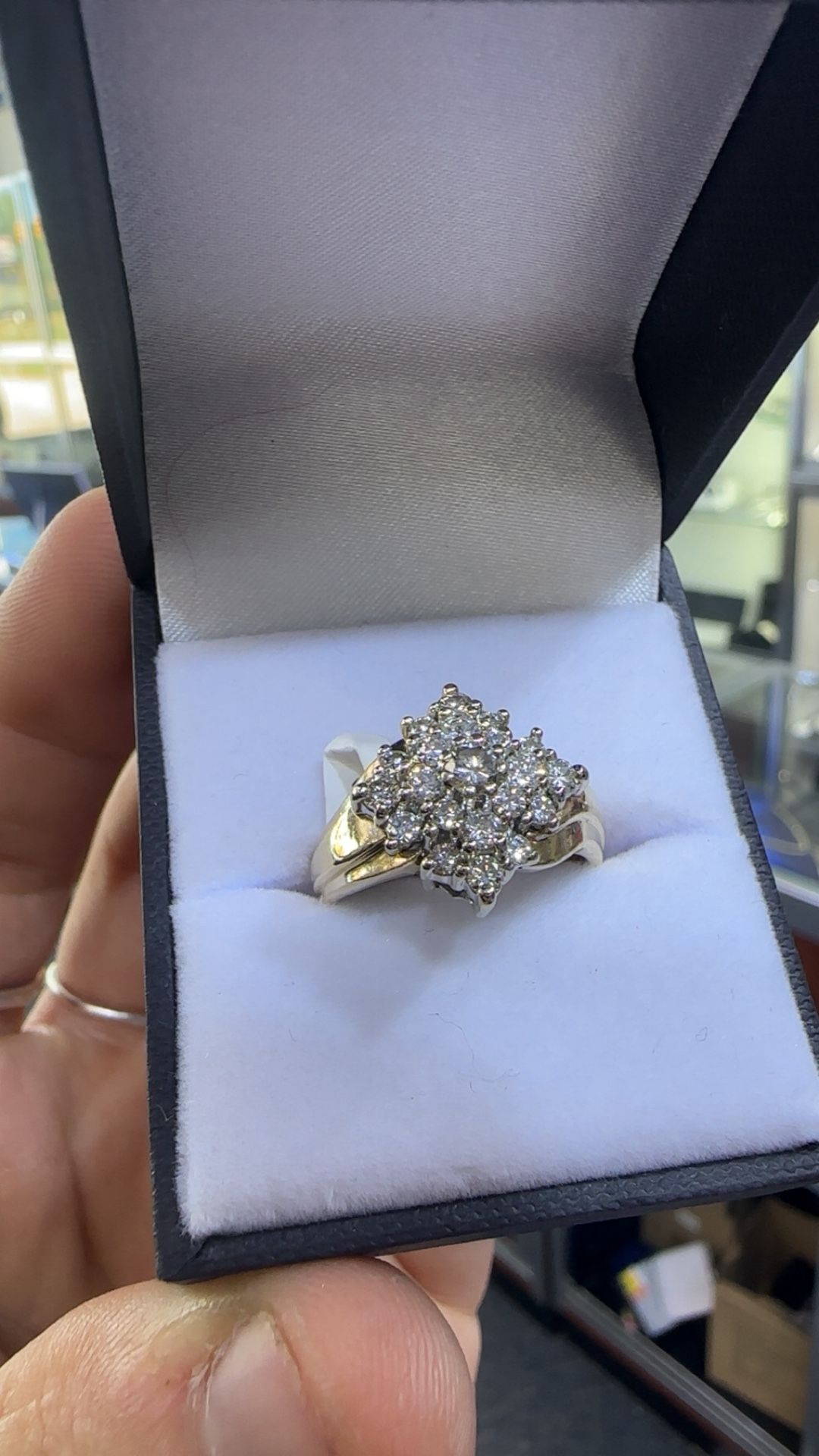 14kt Medium Cluster