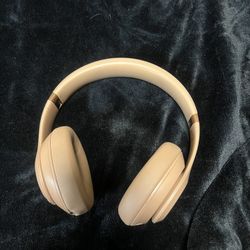 Beats X Kim Karashian 