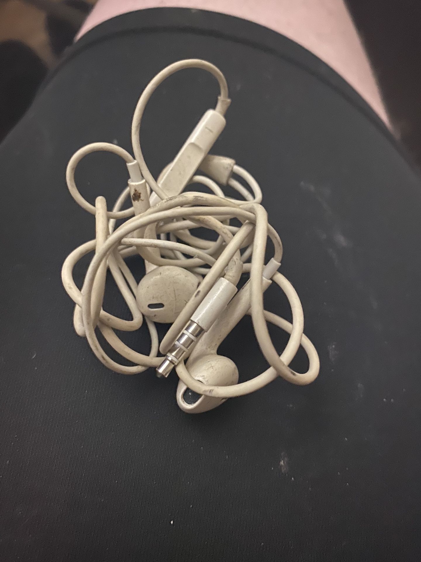 Apple aux cord earbuds great sound for price