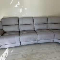 Beautiful and super comfortable reclining sectional in excellent condition!