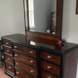 Gorgeous Solid Wood Mirrored Dresser Excellent Condition 