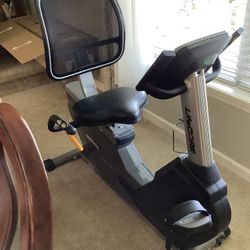 LifeCore Recumbent Bike