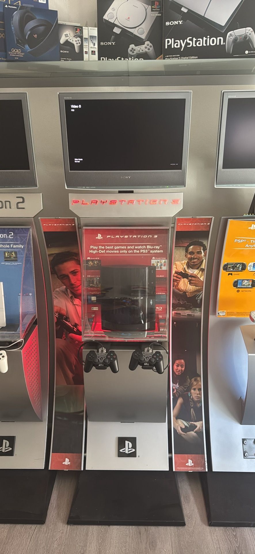 Sony PLAYSTATION 3 Retail Display Kiosk