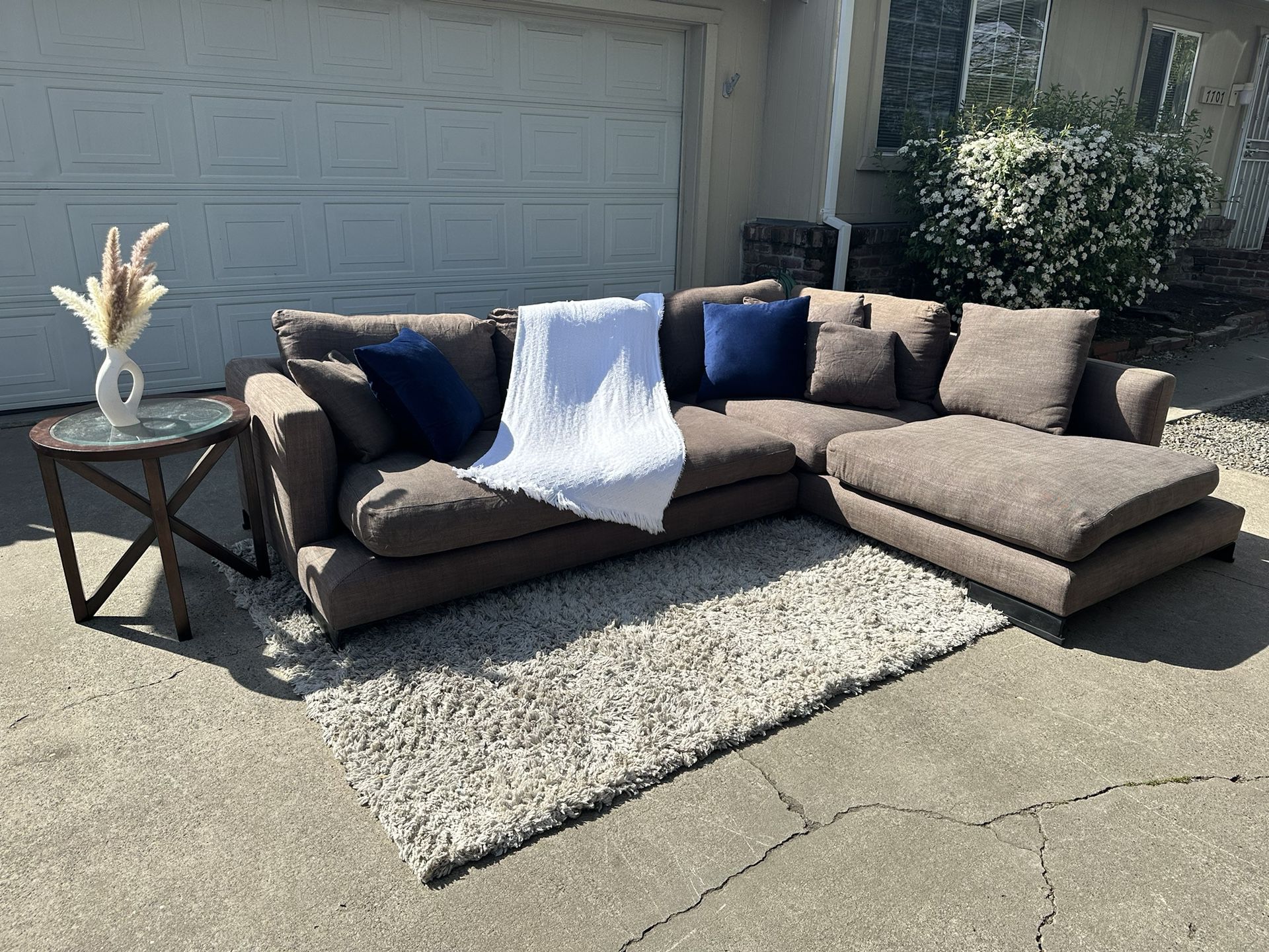 Free delivery-Camerich, Lazy Time,  Brown 2pc Sectional couch retails 6599