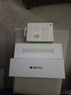 Apple watch SE Gen 2 with band and charger