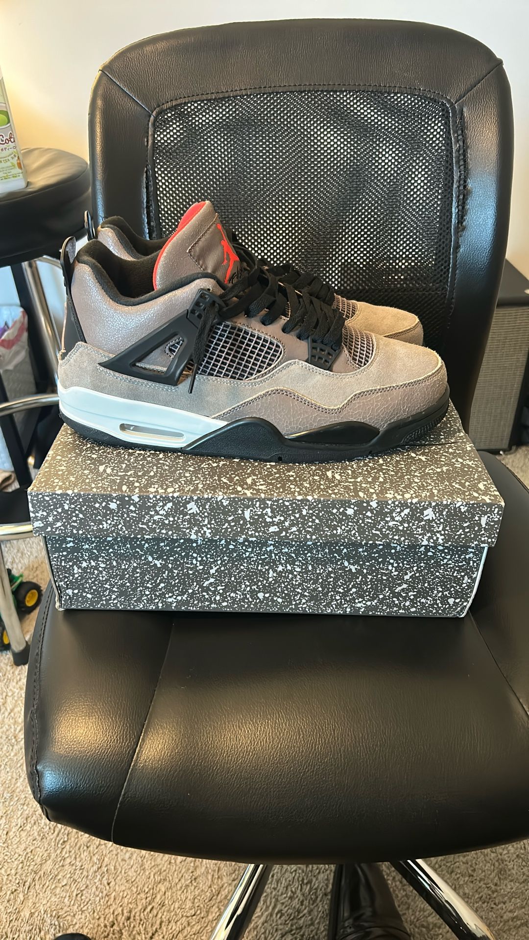 Jordan 4 Taupe haze 