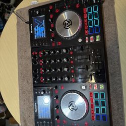 Numark NV 4-Deck Dual-Display USB DJ Controller Turn Tabletop - Black