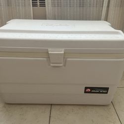 Igloo Marine  50 QT Hard side Cooler. White 