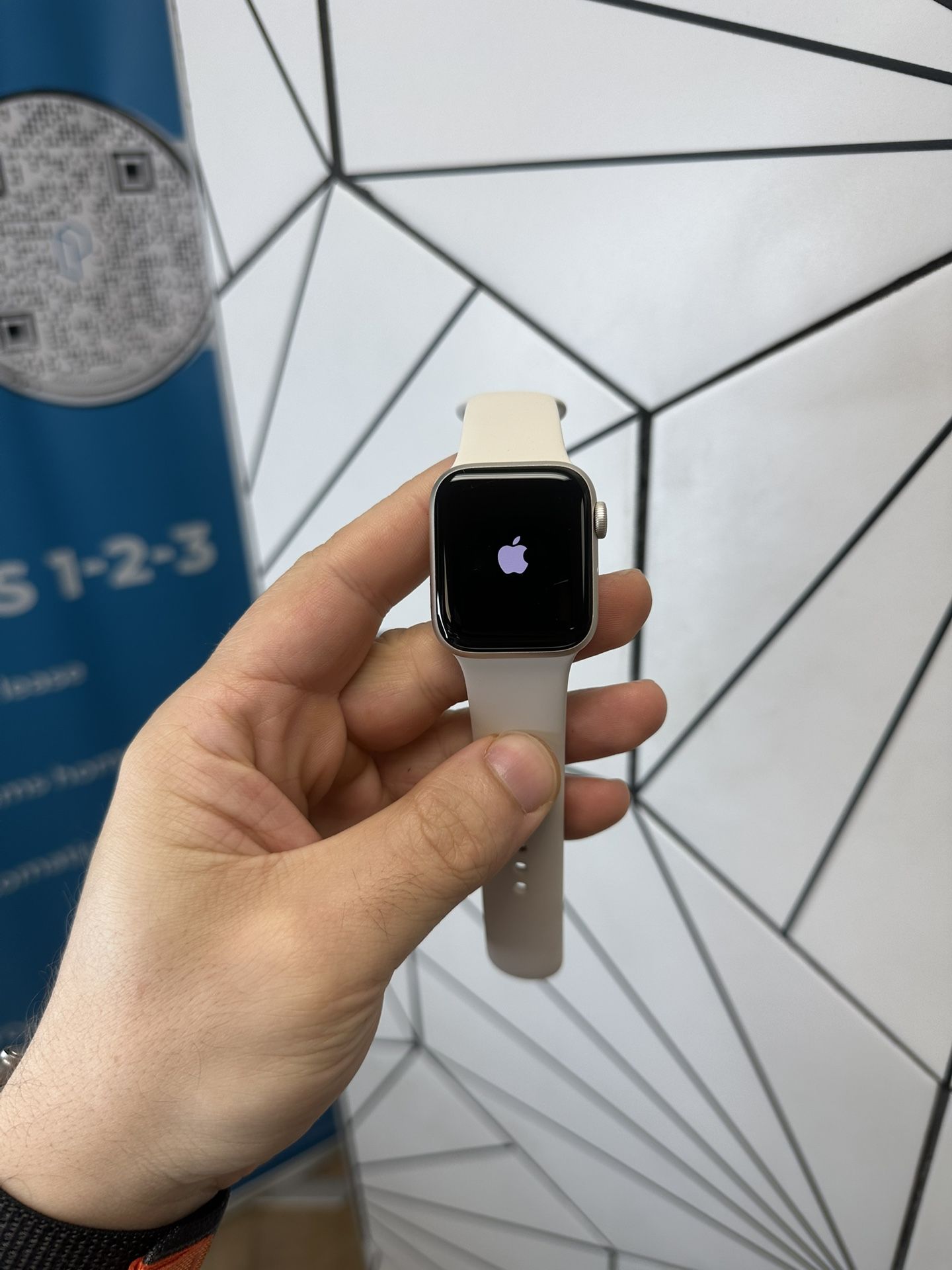 Apple Watch SE 2nd Gen 40mm Cellular Unlocked with Apple care till June 2026