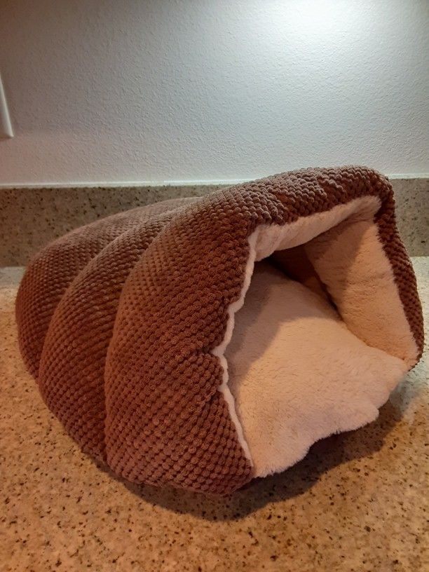 Gently Used, Clean Pet Dog Cat Snuggler Cave Cocoon Tunnel Cozy Hideout Covered Bed