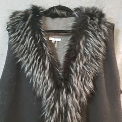 Sleeveless knee lenght vest/coat with fur, XL, grey.
