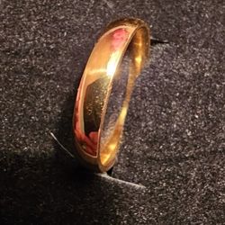 Beautiful Gold Wedding Band