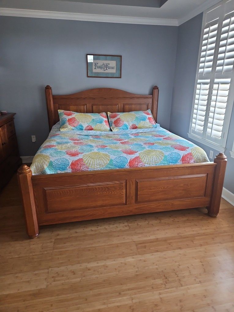 King Headboard Foot Board And Dresser W Mirror