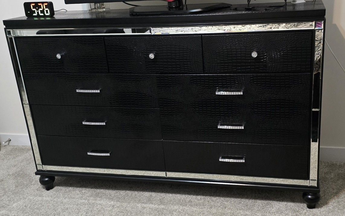 Black Solid Wood 9- Drawer Dresser with Elegant Finishes