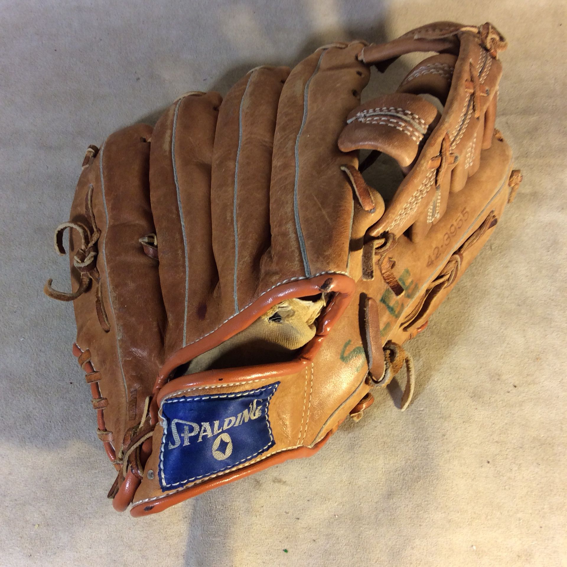 Spalding 42-3955 Fielder’s Choice Baseball Glove