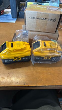 (2 )DEWALT 20V MAX XR 8Ah POWERPACK Lithium Ion Battery,