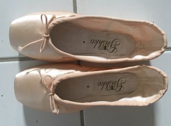 Ballet Pointe Shoes