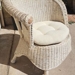 Vintage White Wivker Chair