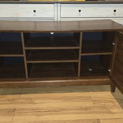 TV Stand (approx 4ft x 2ft)