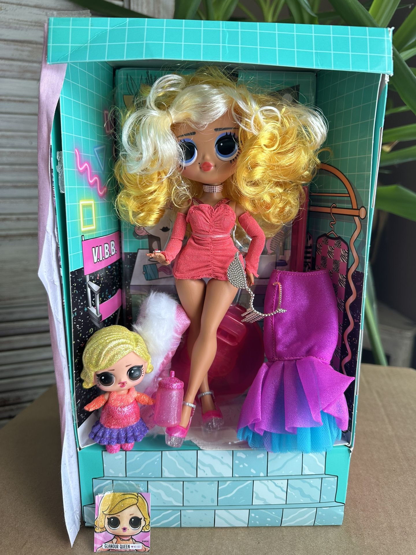 MGA LOL Fashion Dolls Agent Glamour Glamour Queen Movie Magic Studios Like New
