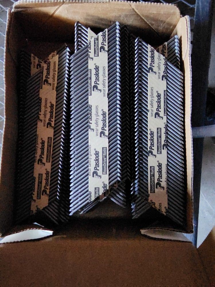 Dewalt Framing Nail Gun 51822 With Case Of Nails for Sale in Rocky