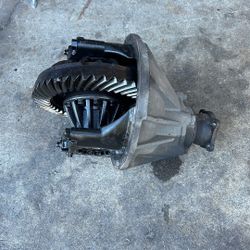 2016 Isuzu npr LSD Rear End (needs Rebuild)