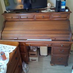 Free vintage solid wood roll top desk.