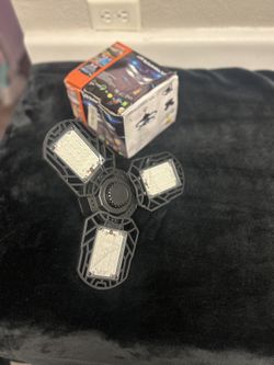 Super Bright LED Garage Light 200W, 20000LM - Deformable Panels for 360° Illumination