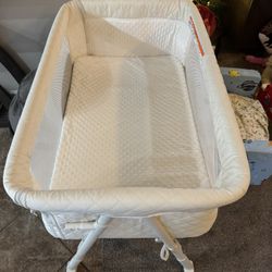 Bassinet Baby - Barely Used, Like New