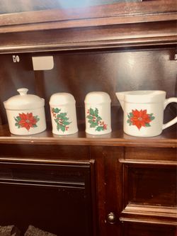 Hallmark Ceramic Creamer & Sugar Set w/ Lid, Poinsettia Holly White