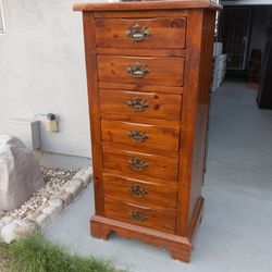 7 DRAWERS  DRESSER ,ALl WOOD