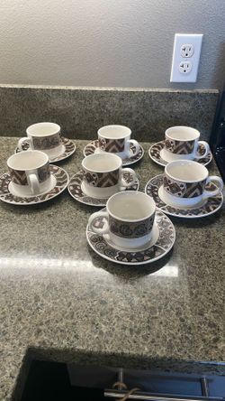 Lot 7 Majesticware by Sakura coffee mugs with saucer